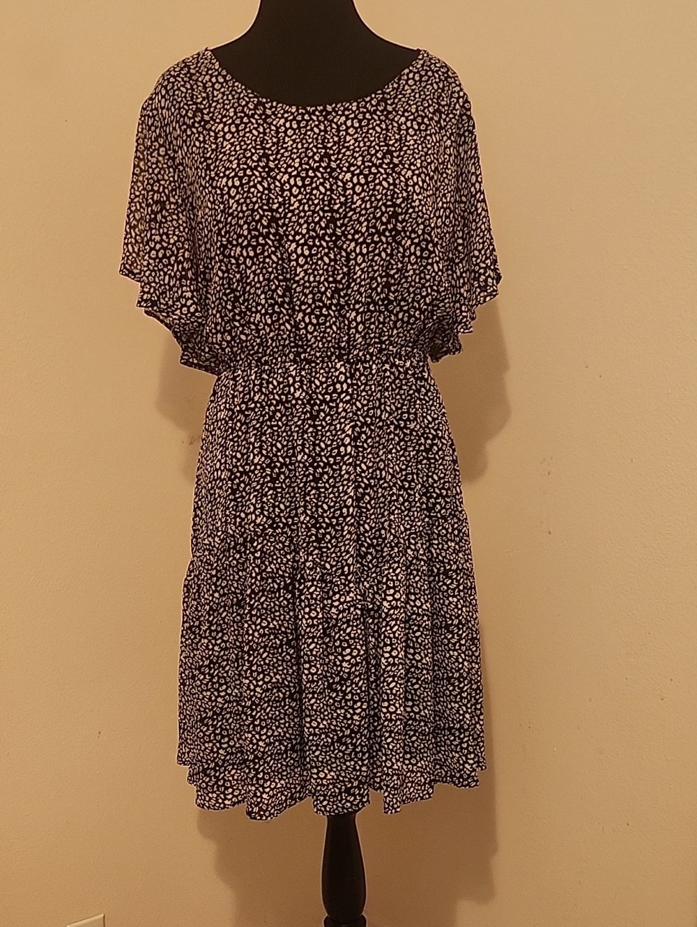 Women’s Black and White Printed Flutter-Sleeve Dress
